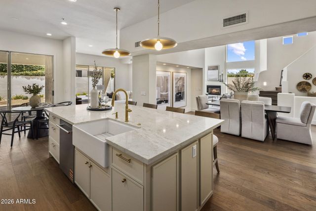 7676 E TUCKEY Lane, Scottsdale, AZ 85250