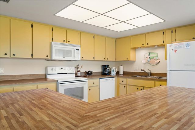 2 PIRATES LANE 23B, Punta Gorda, FL 33955