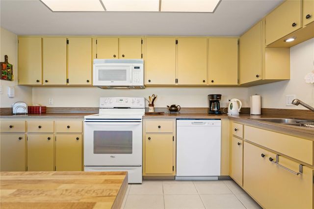 2 PIRATES LANE 23B, Punta Gorda, FL 33955