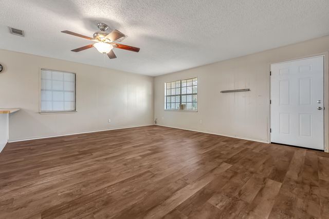 1600 Lahaina Court, Gulf Breeze, FL 32563