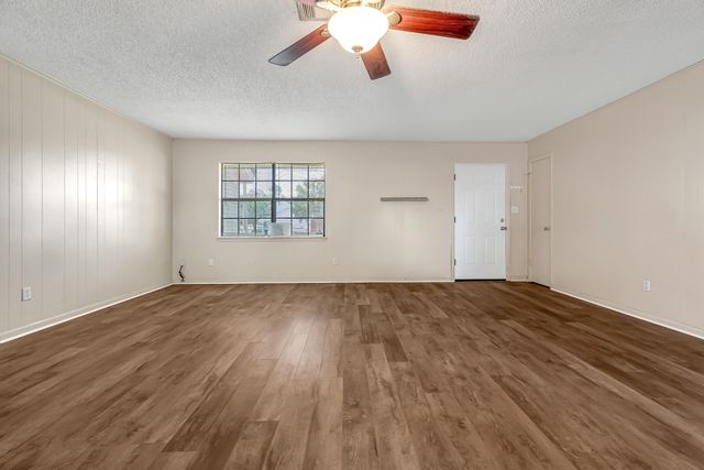 1600 Lahaina Court, Gulf Breeze, FL 32563