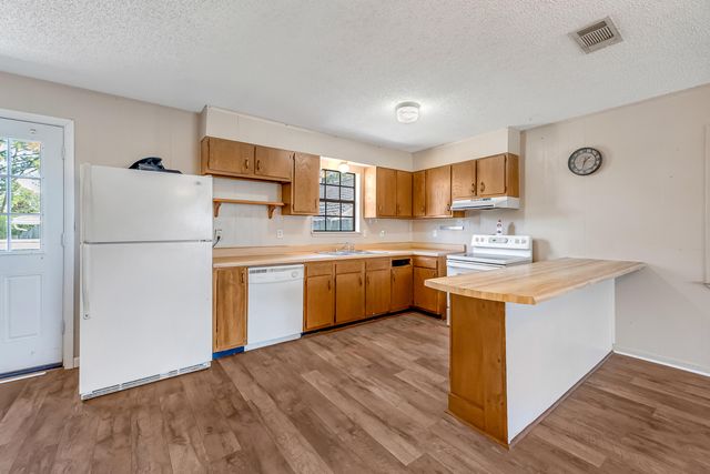 1600 Lahaina Court, Gulf Breeze, FL 32563