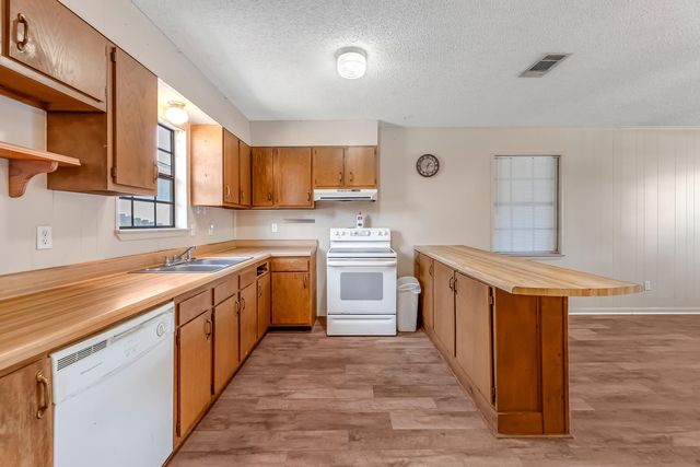 1600 Lahaina Court, Gulf Breeze, FL 32563