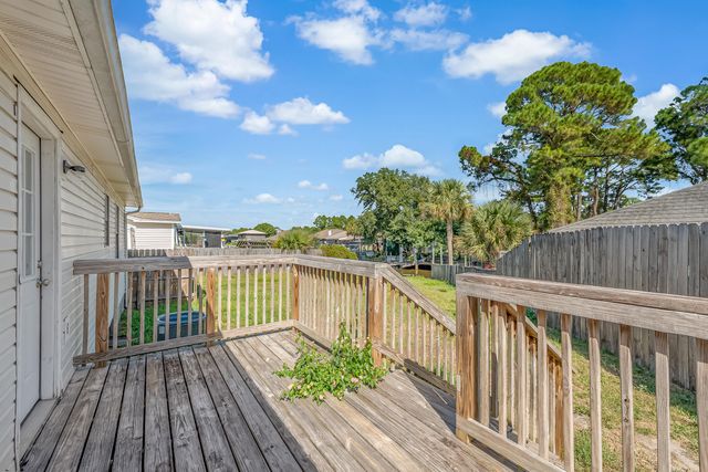 1600 Lahaina Court, Gulf Breeze, FL 32563