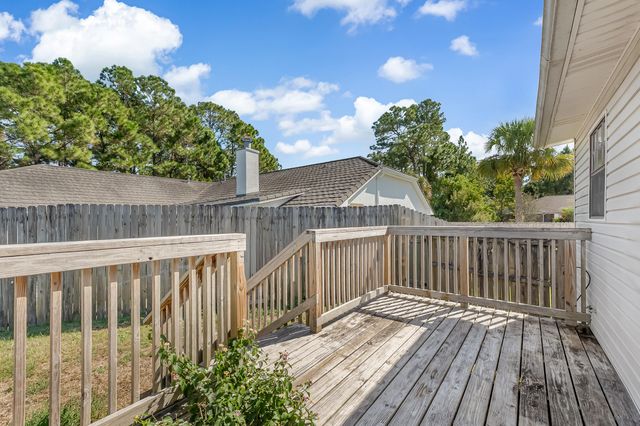 1600 Lahaina Court, Gulf Breeze, FL 32563