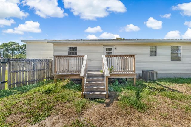 1600 Lahaina Court, Gulf Breeze, FL 32563