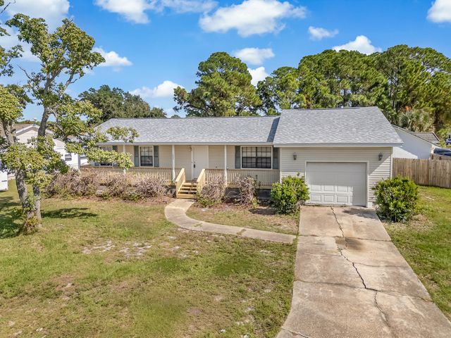 1600 Lahaina Court, Gulf Breeze, FL 32563