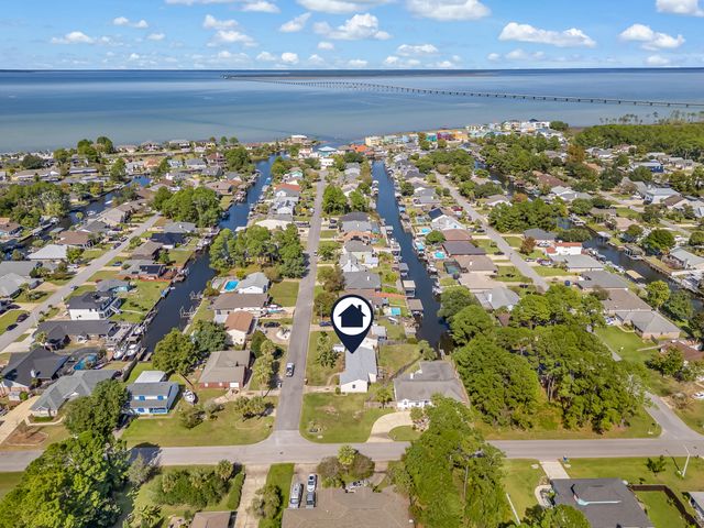 1600 Lahaina Court, Gulf Breeze, FL 32563
