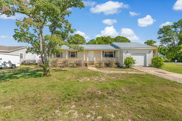 1600 Lahaina Court, Gulf Breeze, FL 32563