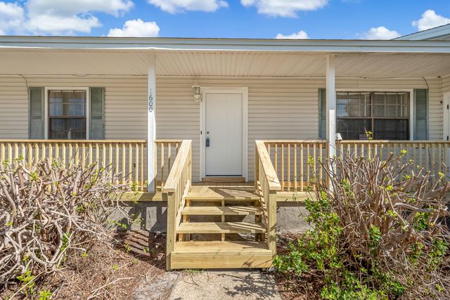 1600 Lahaina Court, Gulf Breeze, FL 32563