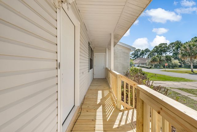 1600 Lahaina Court, Gulf Breeze, FL 32563