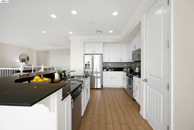 6299 Rocky Point Ct, Oakland, CA 94605