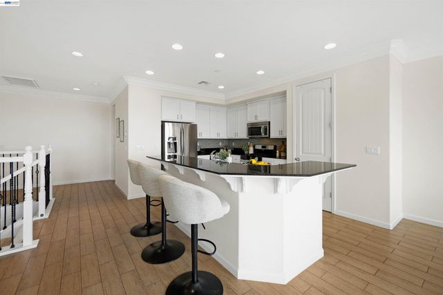 6299 Rocky Point Ct, Oakland, CA 94605