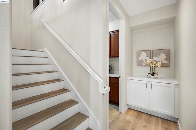 6299 Rocky Point Ct, Oakland, CA 94605