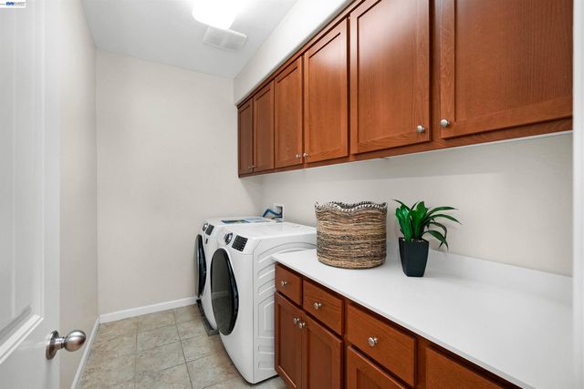 6299 Rocky Point Ct, Oakland, CA 94605