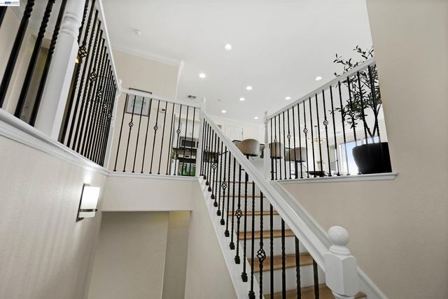 6299 Rocky Point Ct, Oakland, CA 94605