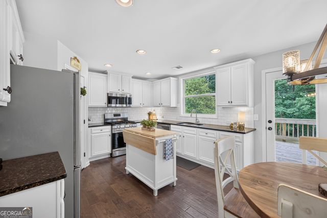 5912 Park Bay Court, Flowery Branch, GA 30542