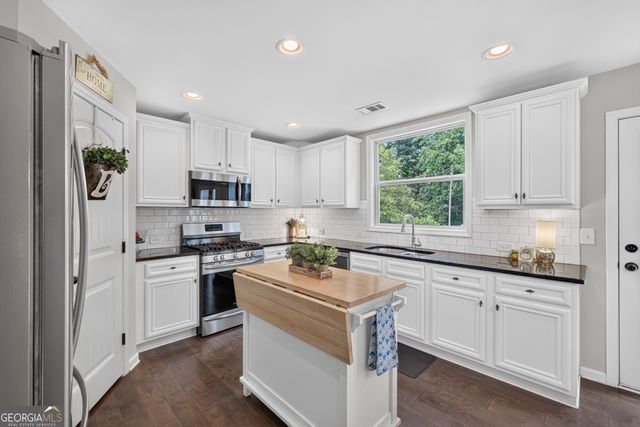 5912 Park Bay Court, Flowery Branch, GA 30542