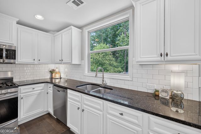 5912 Park Bay Court, Flowery Branch, GA 30542