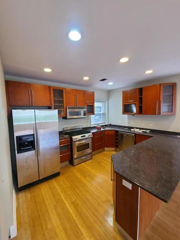 1748 E 73RD Place 2E, Chicago, IL 60649