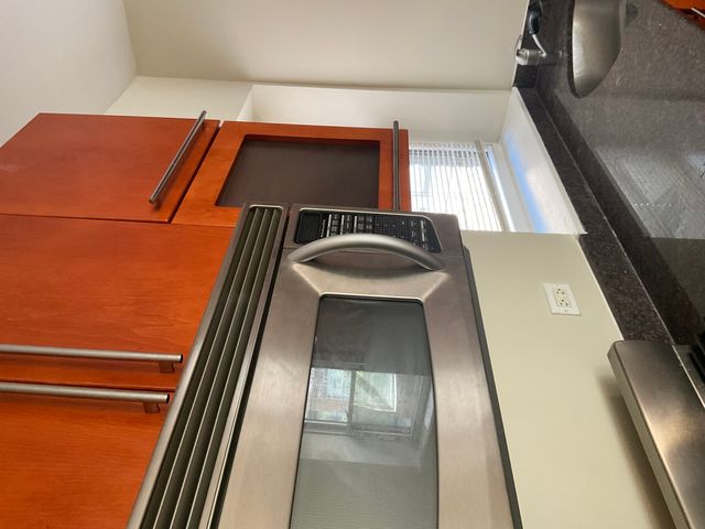 1748 E 73RD Place 2E, Chicago, IL 60649