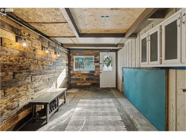 12905 Se OATFIELD Rd, Milwaukie, OR 97222