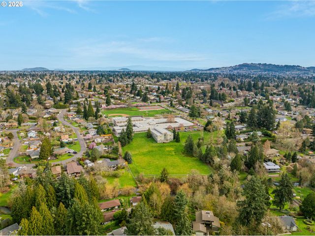 12905 Se OATFIELD Rd, Milwaukie, OR 97222