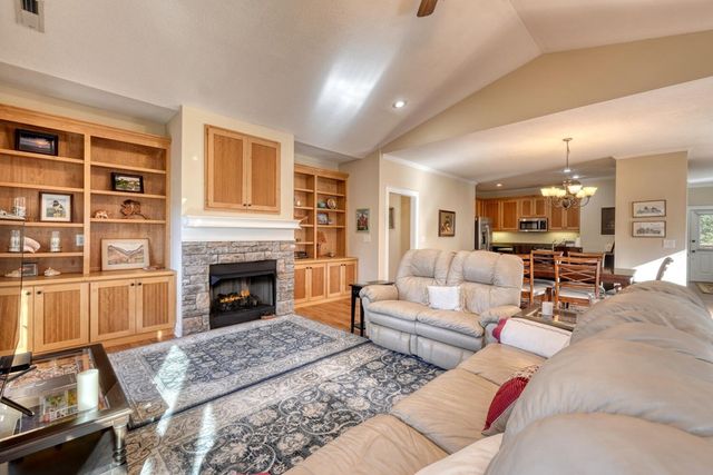 1405 Lakeside Rd., Hiawassee, GA 30546