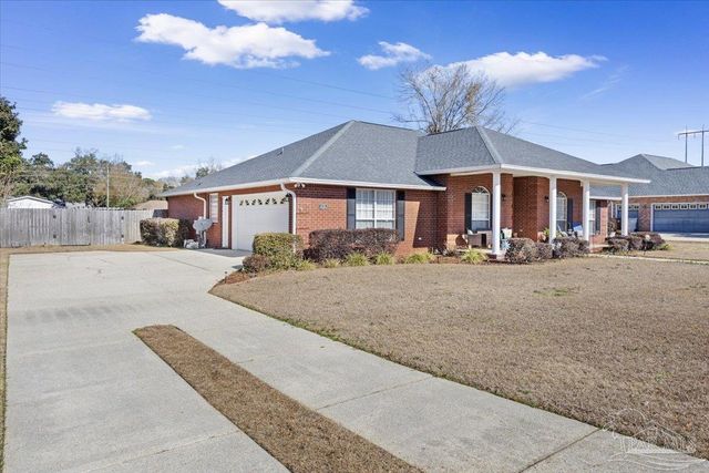 3656 Sawmill Cir, Pace, FL 32571