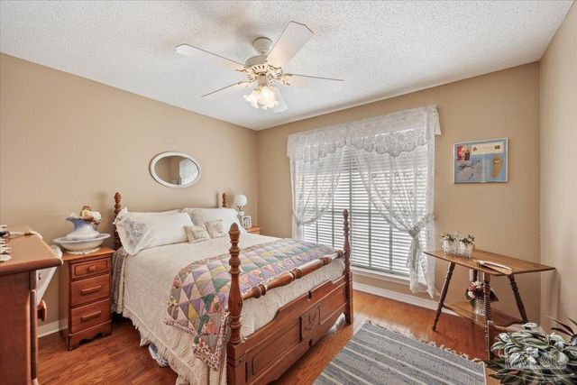 3656 Sawmill Cir, Pace, FL 32571