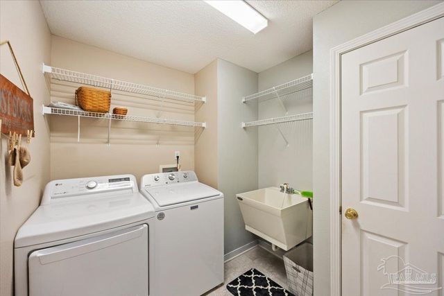 3656 Sawmill Cir, Pace, FL 32571