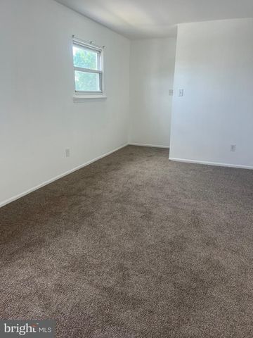 521 CORINTHIAN AVE, Essington, PA 19029