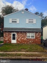 521 CORINTHIAN AVE, Essington, PA 19029
