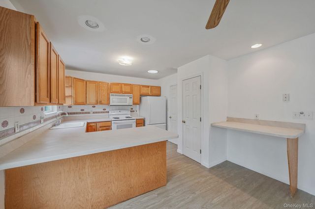 22 Wright Road, Manorville, NY 11949