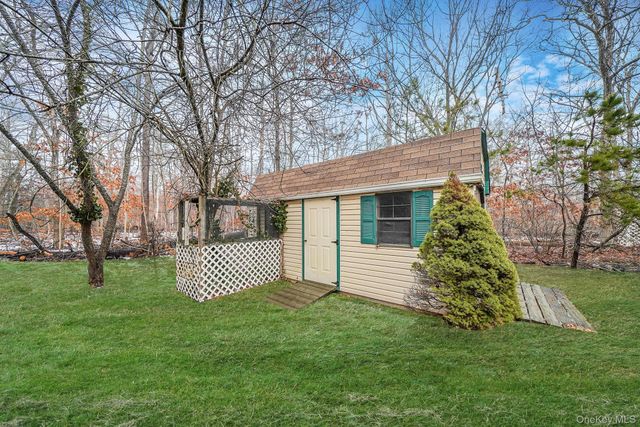 22 Wright Road, Manorville, NY 11949