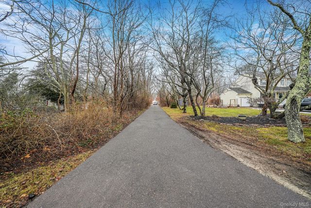 22 Wright Road, Manorville, NY 11949