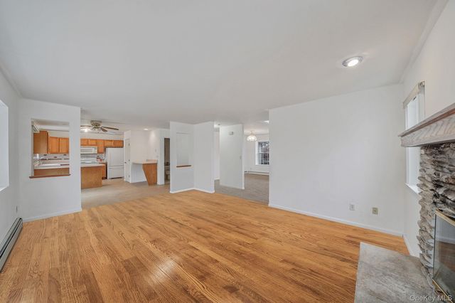 22 Wright Road, Manorville, NY 11949