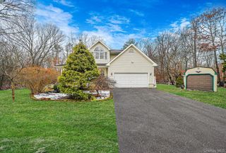 22 Wright Road, Manorville, NY 11949