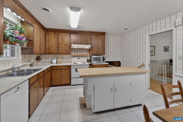 2409 KERRY LN, Charlottesville, VA 22901