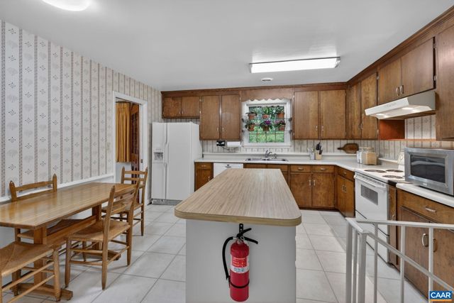 2409 KERRY LN, Charlottesville, VA 22901