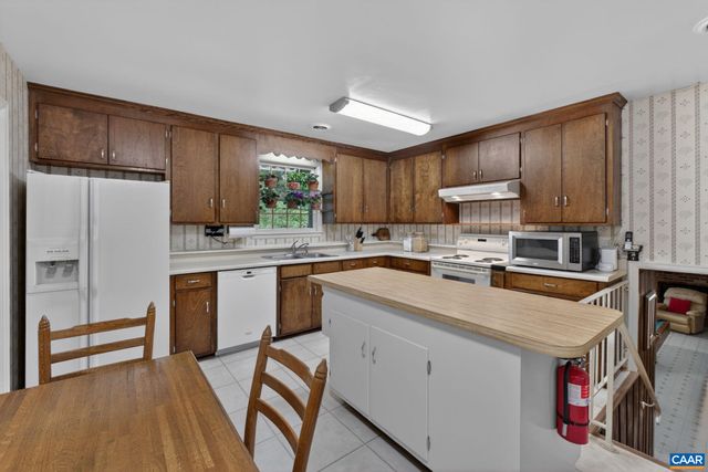 2409 KERRY LN, Charlottesville, VA 22901