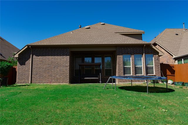 504 Pineview Drive, Euless, TX 76039