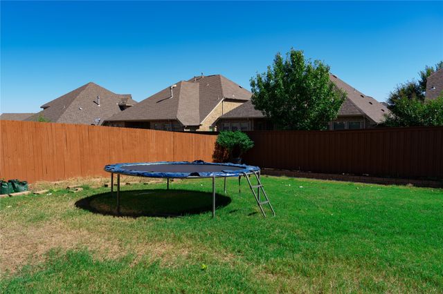 504 Pineview Drive, Euless, TX 76039