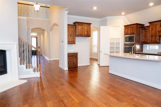 504 Pineview Drive, Euless, TX 76039