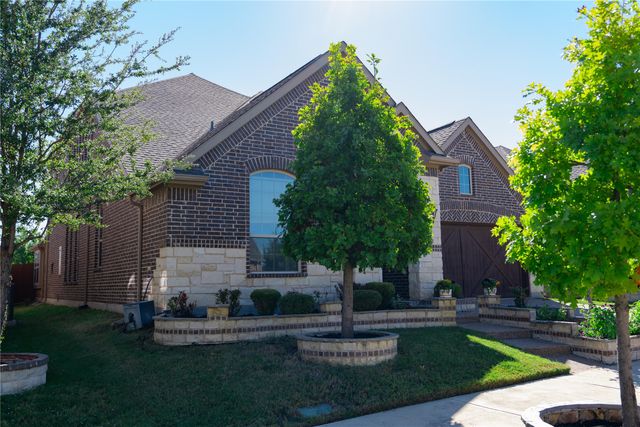 504 Pineview Drive, Euless, TX 76039
