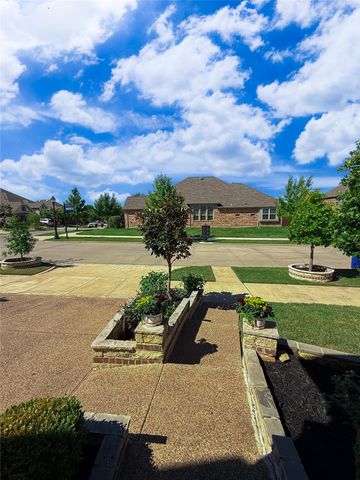 504 Pineview Drive, Euless, TX 76039