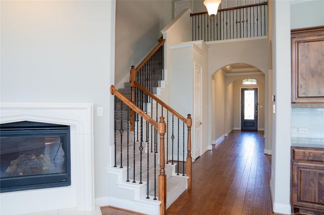504 Pineview Drive, Euless, TX 76039