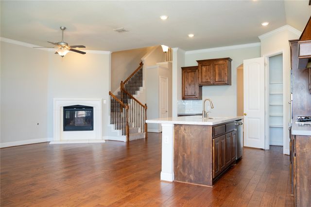 504 Pineview Drive, Euless, TX 76039