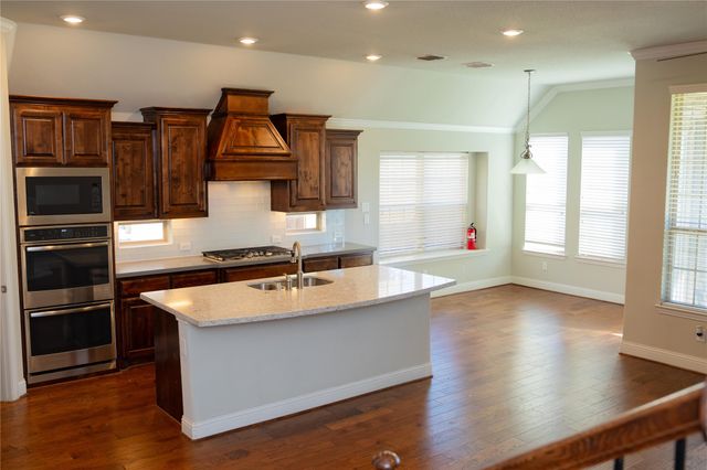 504 Pineview Drive, Euless, TX 76039