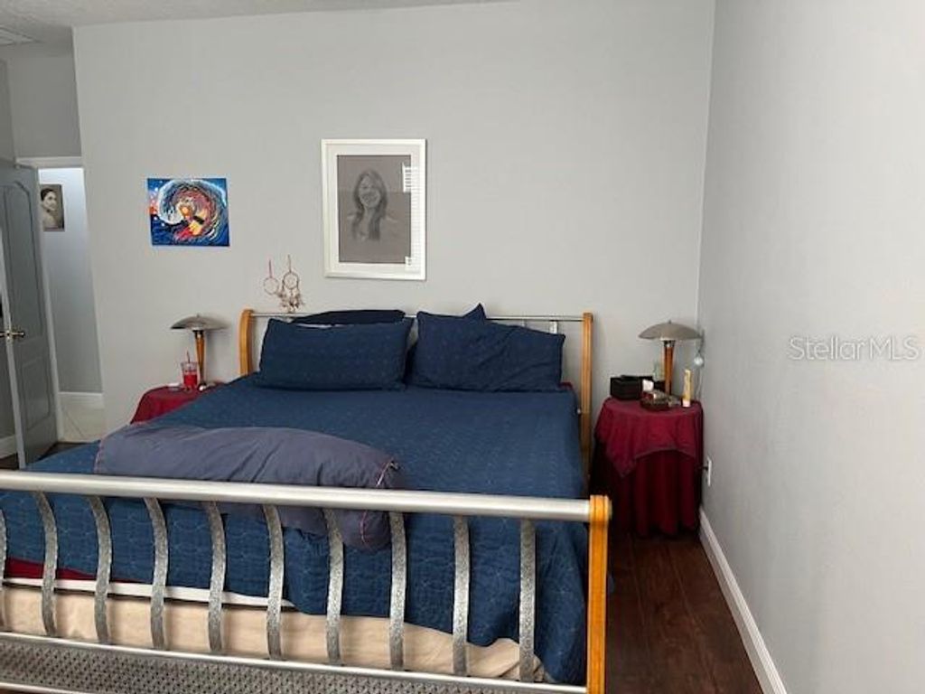 Image 15 of property listing at 9721 OLD PATINA WAY, Orlando, FL 32832